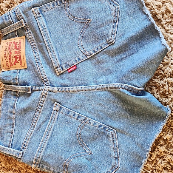 Levis's lightweight distressed jean shorts womans size 25 - Picture 6 of 11